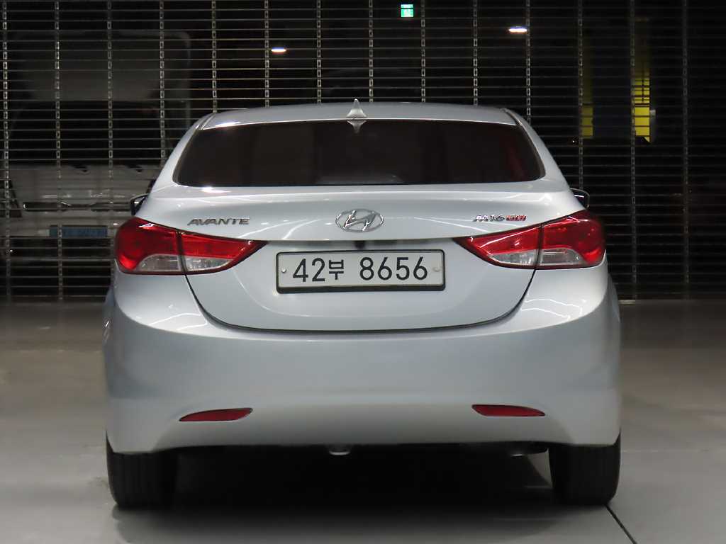 Hyundai Avante M16 GDI Luxury 8