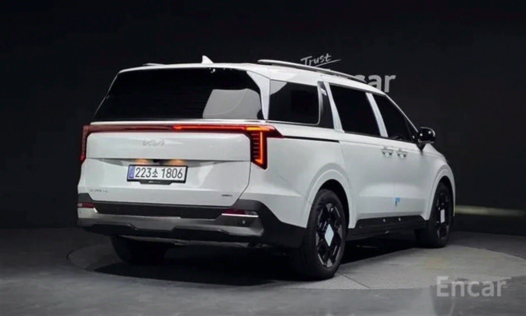 Kia Carnival HEV Signature 3