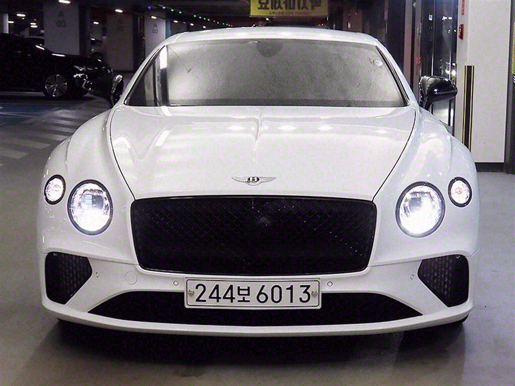 벤틀리 컨티넨탈 4.0 V8 GT S 사진
