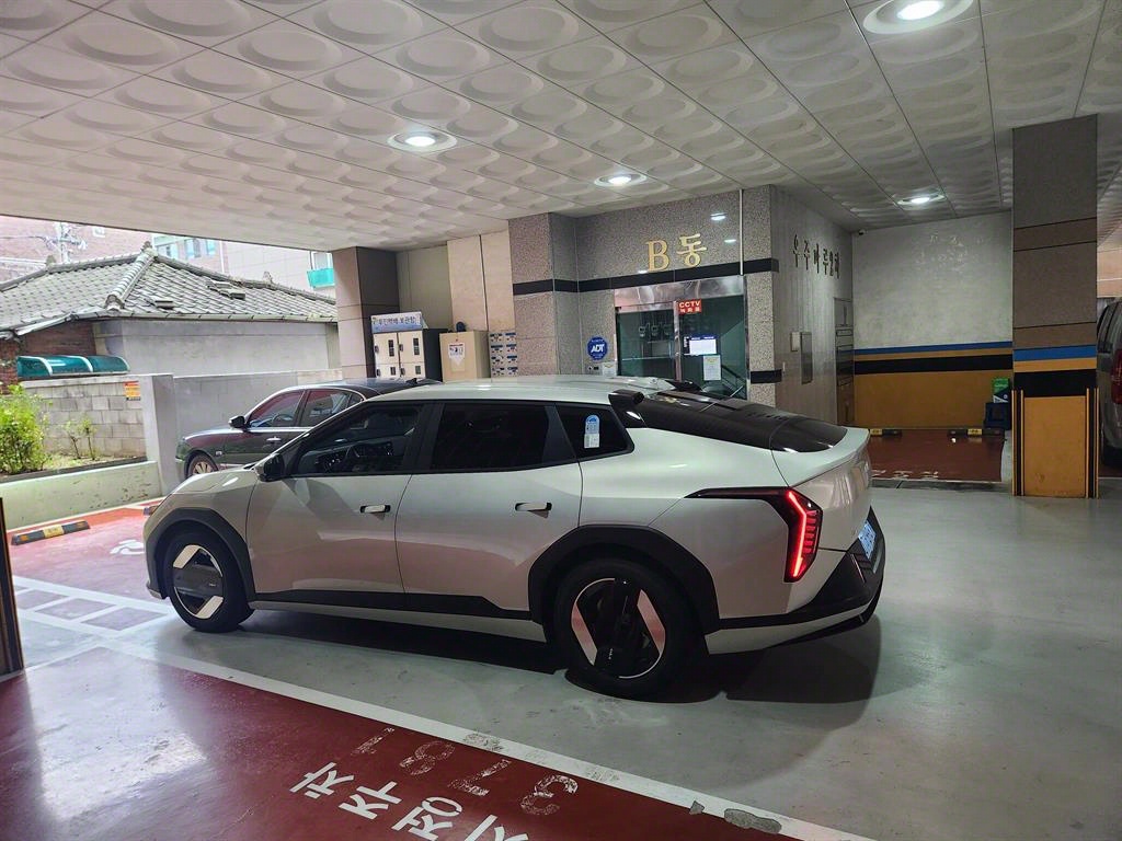 Kia EV4 Standard Air 5