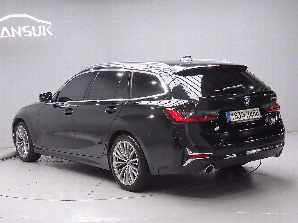 BMW 3 Series 320i Touring Luxury 4