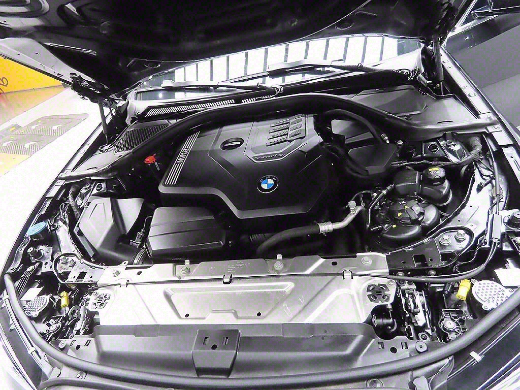 BMW 3 Series 320i Touring Luxury 8