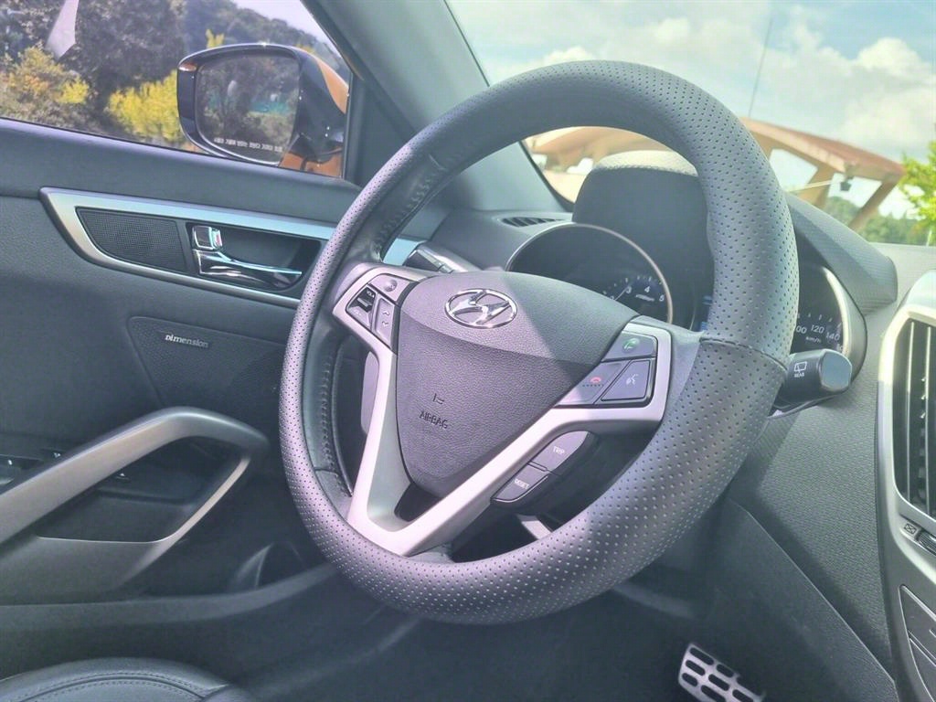 Hyundai Veloster Extreme 10