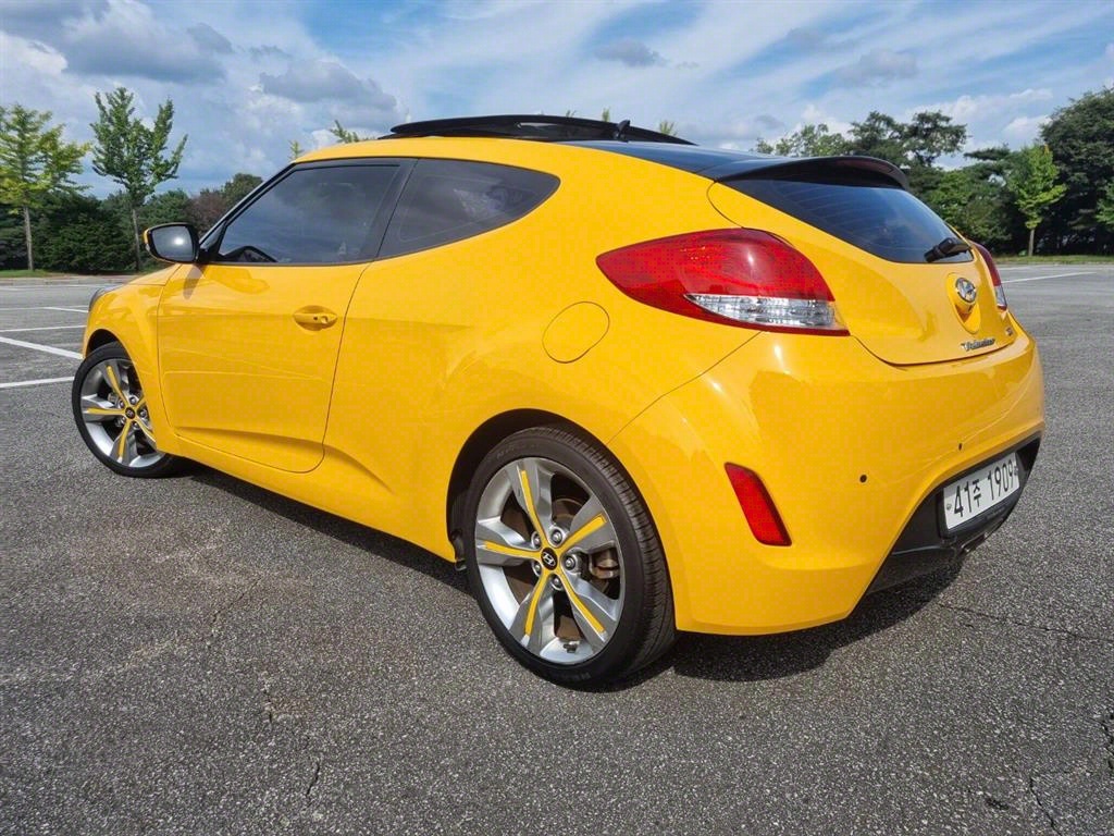 Hyundai Veloster Extreme 4