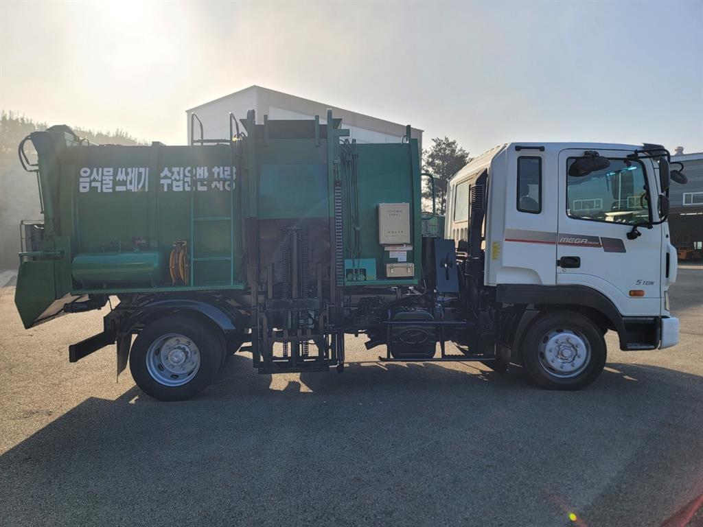 현대 음식물차 메가트럭 6.5톤 3