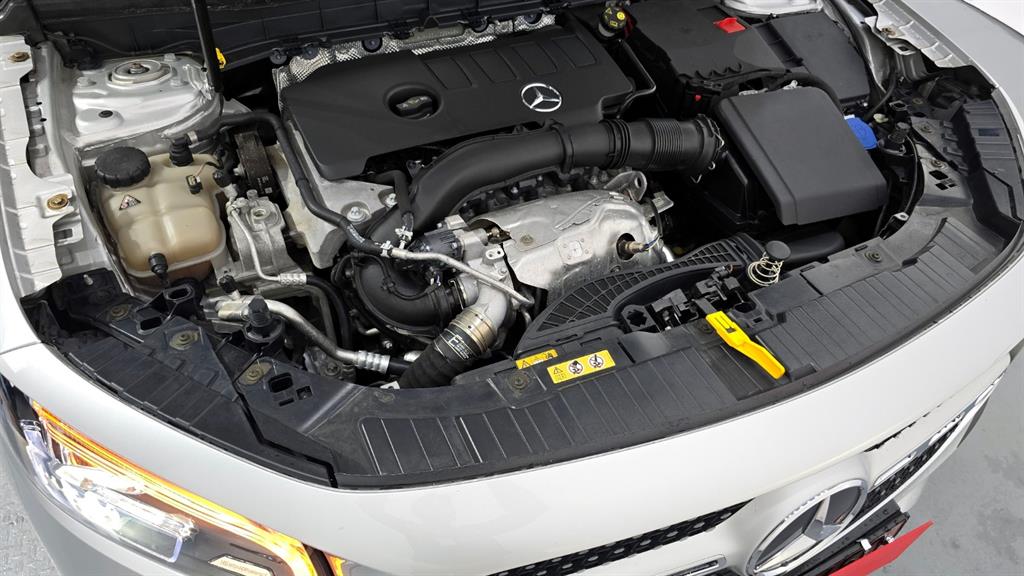 Mercedes-Benz GLB-Class GLB250 4MATIC 7