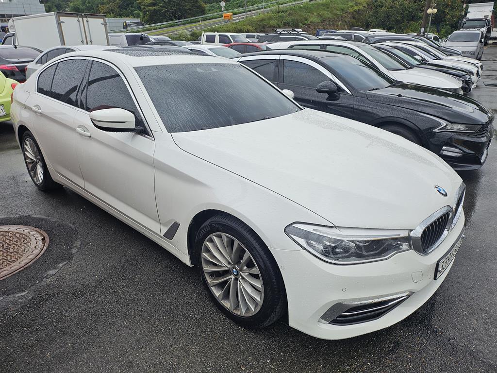 BMW 5 Series 530i xDrive Luxury Plus 7
