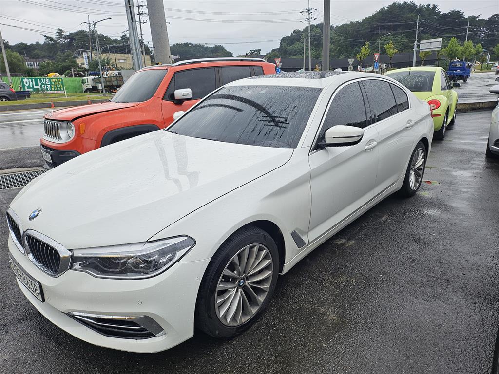 BMW 5 Series 530i xDrive Luxury Plus 3