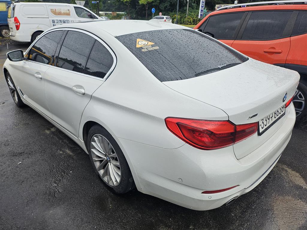 BMW 5 Series 530i xDrive Luxury Plus 5