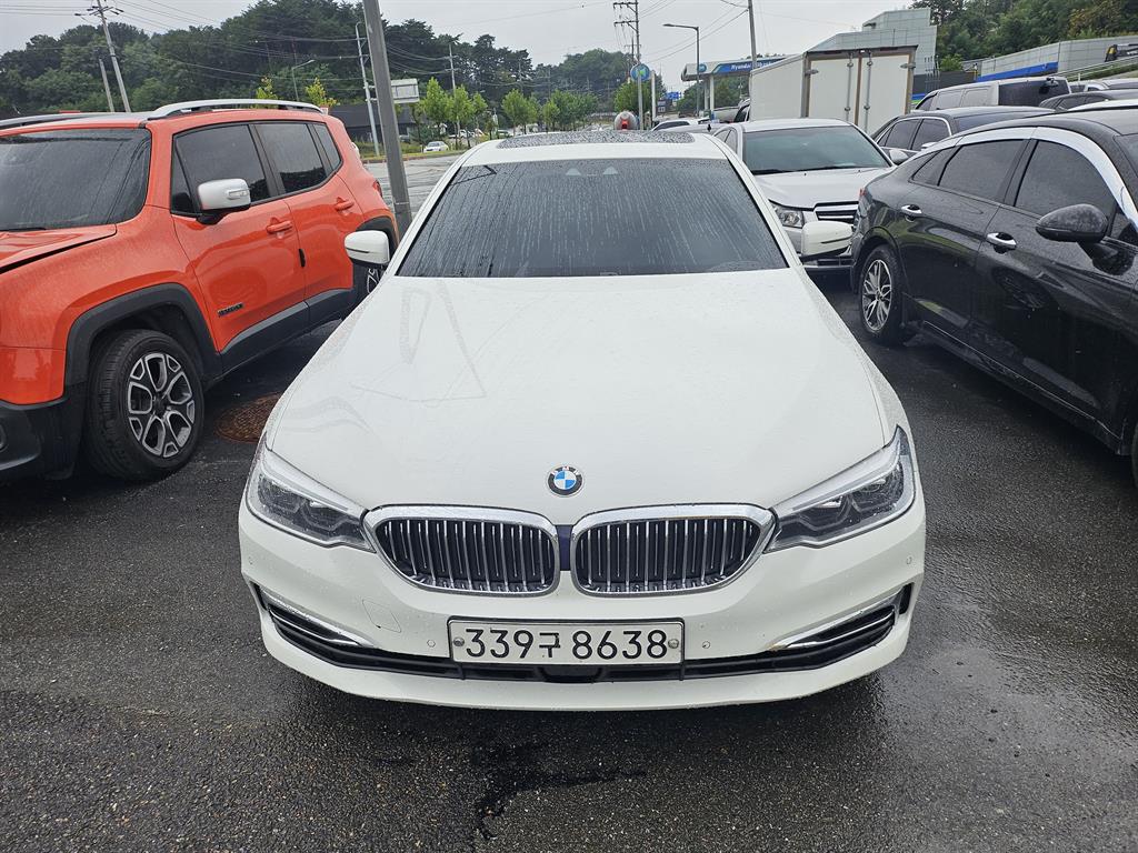 BMW 5 Series 530i xDrive Luxury Plus 2