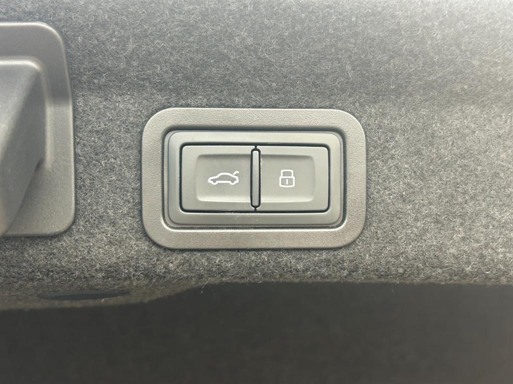 아우디]A6 (C8) 45 TFSI 콰트로 프리미엄