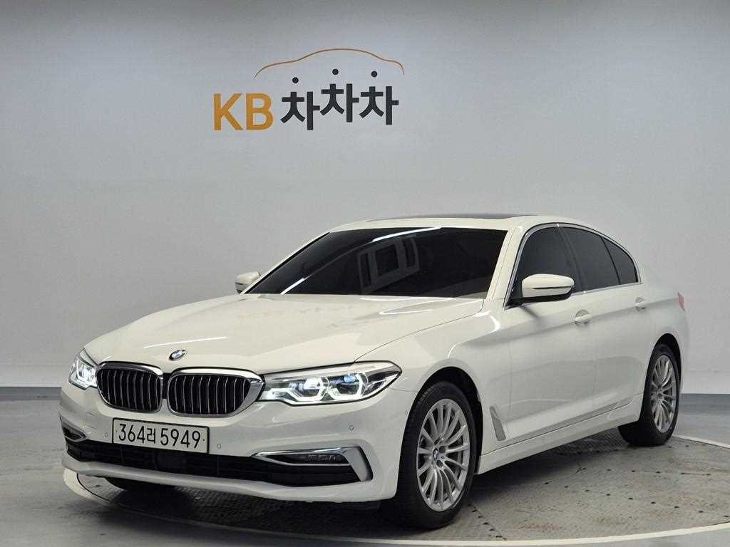 BMW 5 Series 520i Luxury 2