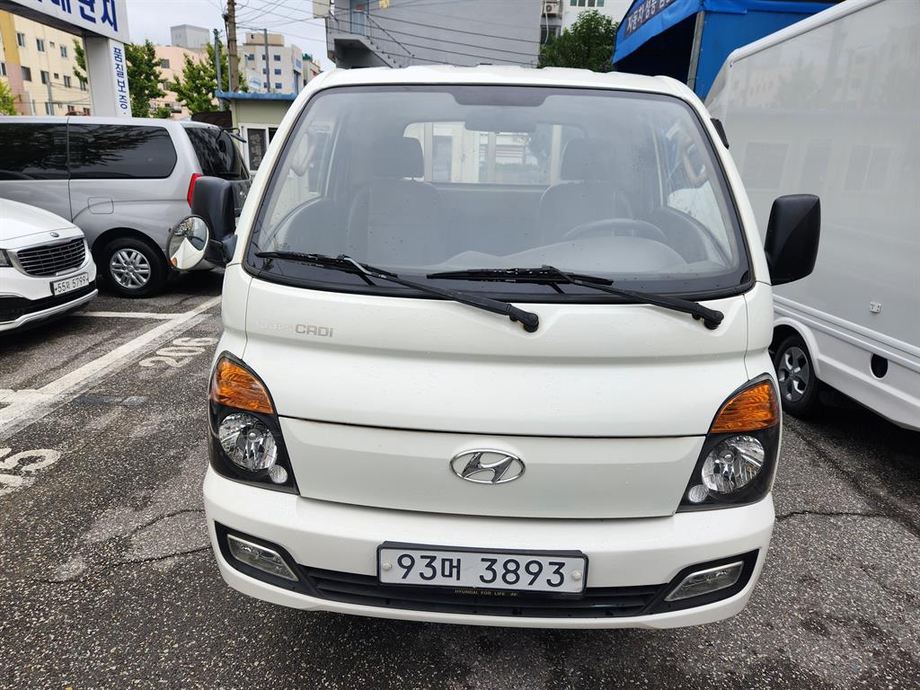 Hyundai Porter 1.0 Ton/ Standard Cab/ Long Wheelbase/ CRDi Deluxe