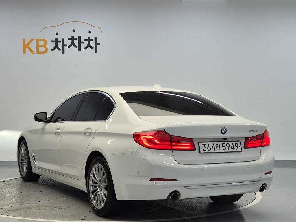 BMW 5 Series 520i Luxury 3