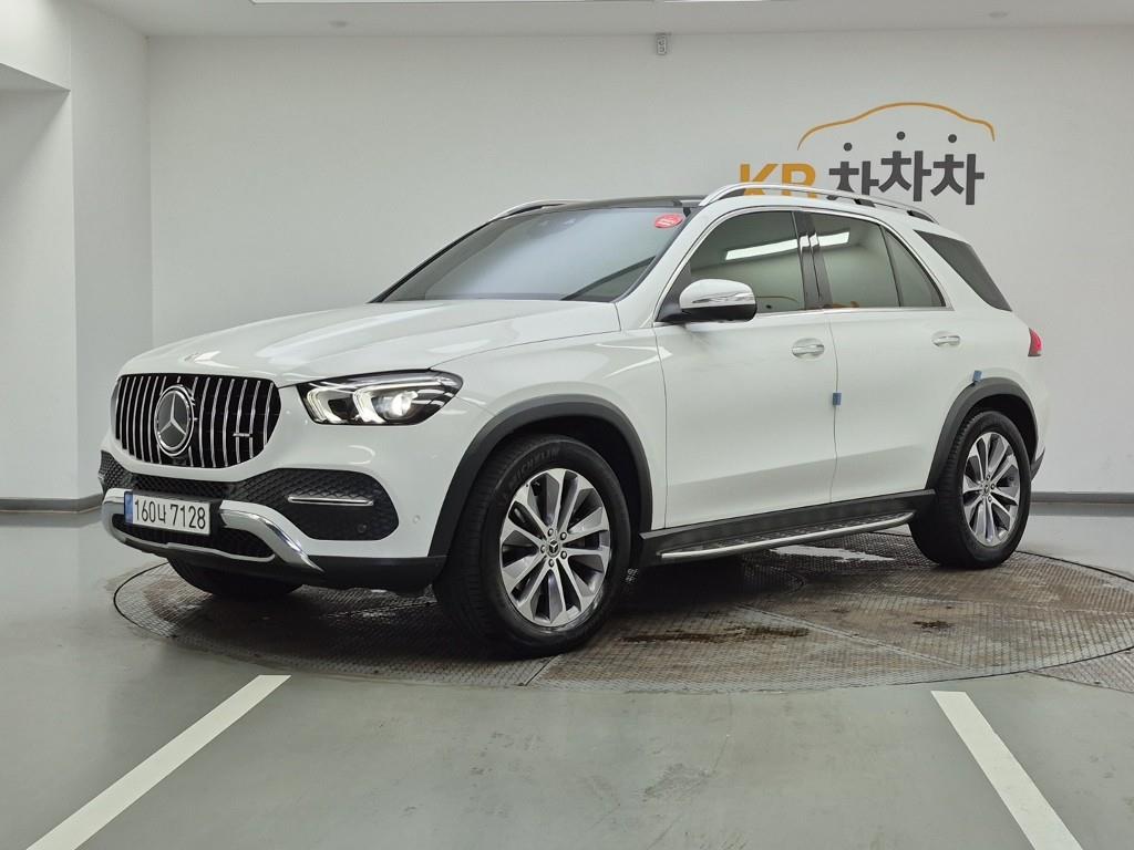 Mercedes-Benz GLE-Class GLE300d 4MATIC 2