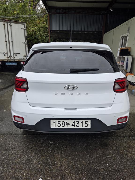 Hyundai Venue 1.6 Modern 3