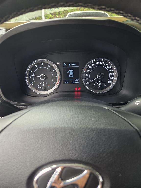 Hyundai Venue 1.6 Modern 9