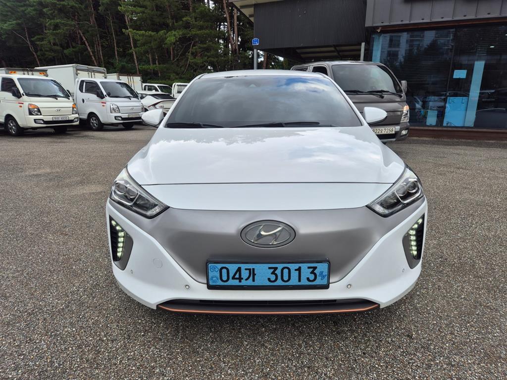 Hyundai IONIQ Q 2
