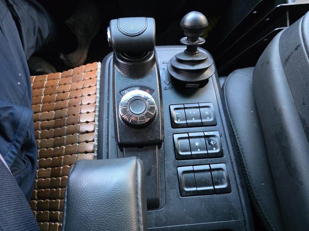 타타대우 더쎈 3.5톤 냉동탑 5