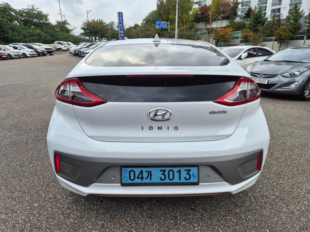 Hyundai IONIQ Q 7