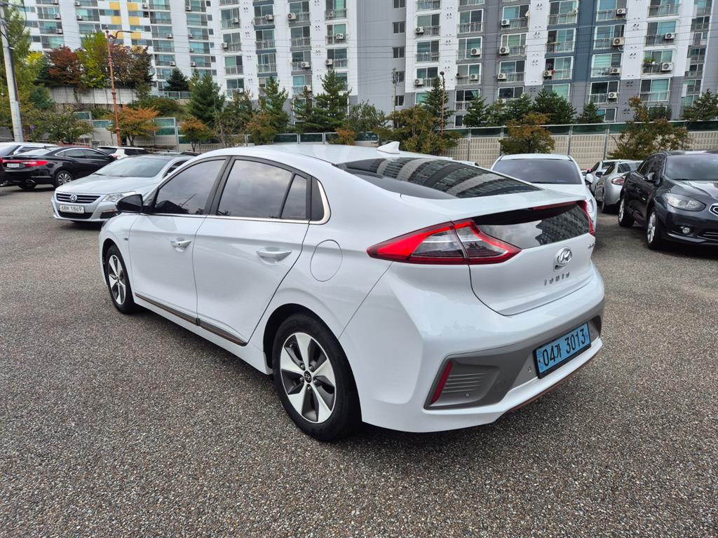 Hyundai IONIQ Q 6