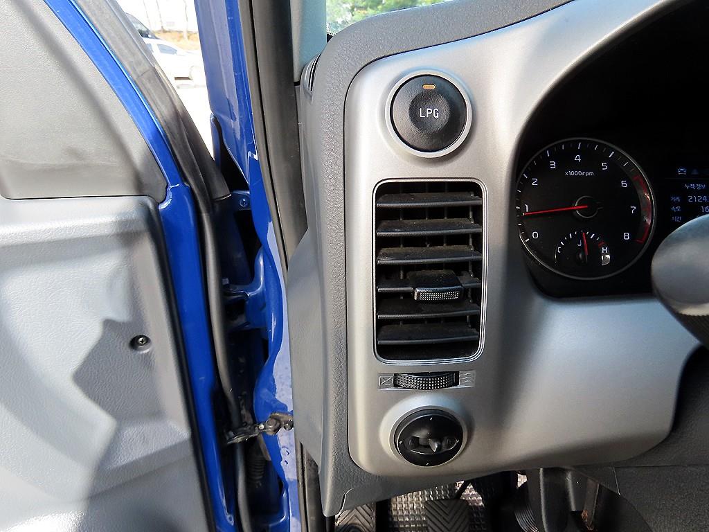 기아 봉고3 1톤 카고 LPG 11