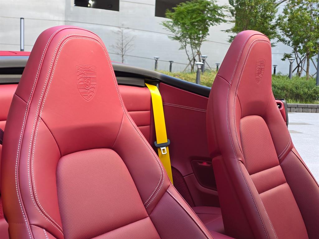 Porsche Carrera 4S Cabriolet 9