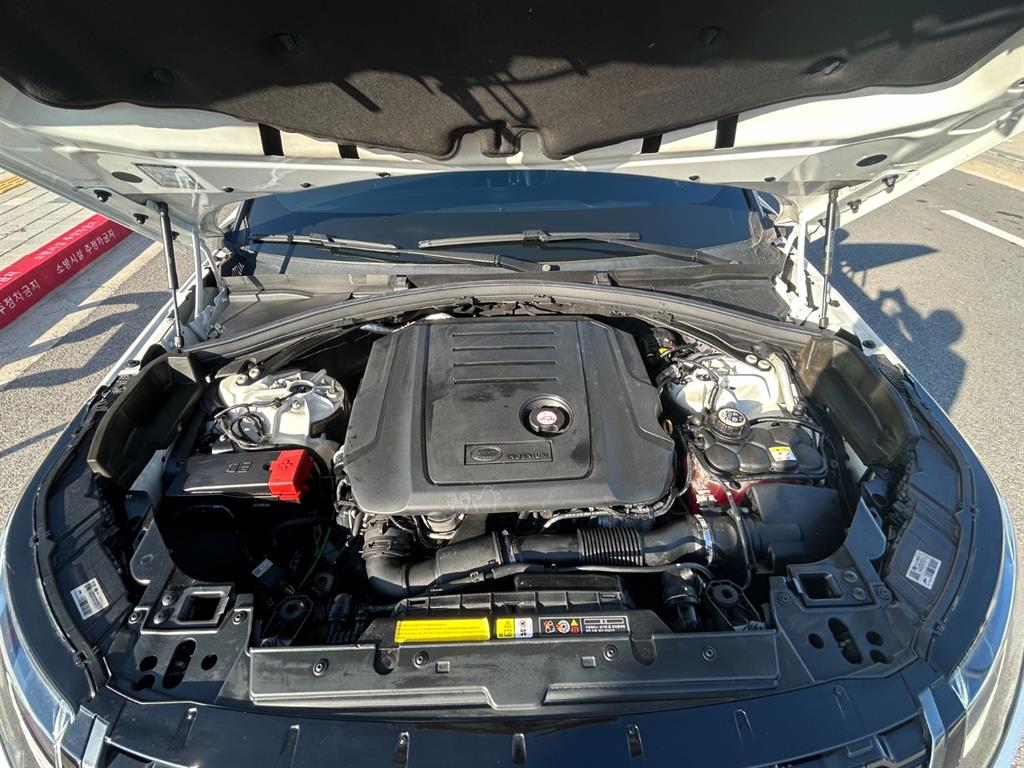 랜드로버]레인지로버 벨라 2.0 D240 R-다이나믹 SE