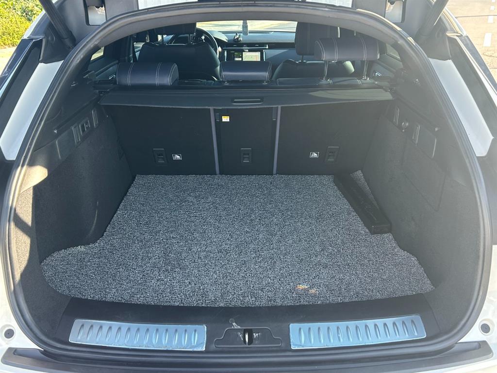 랜드로버]레인지로버 벨라 2.0 D240 R-다이나믹 SE