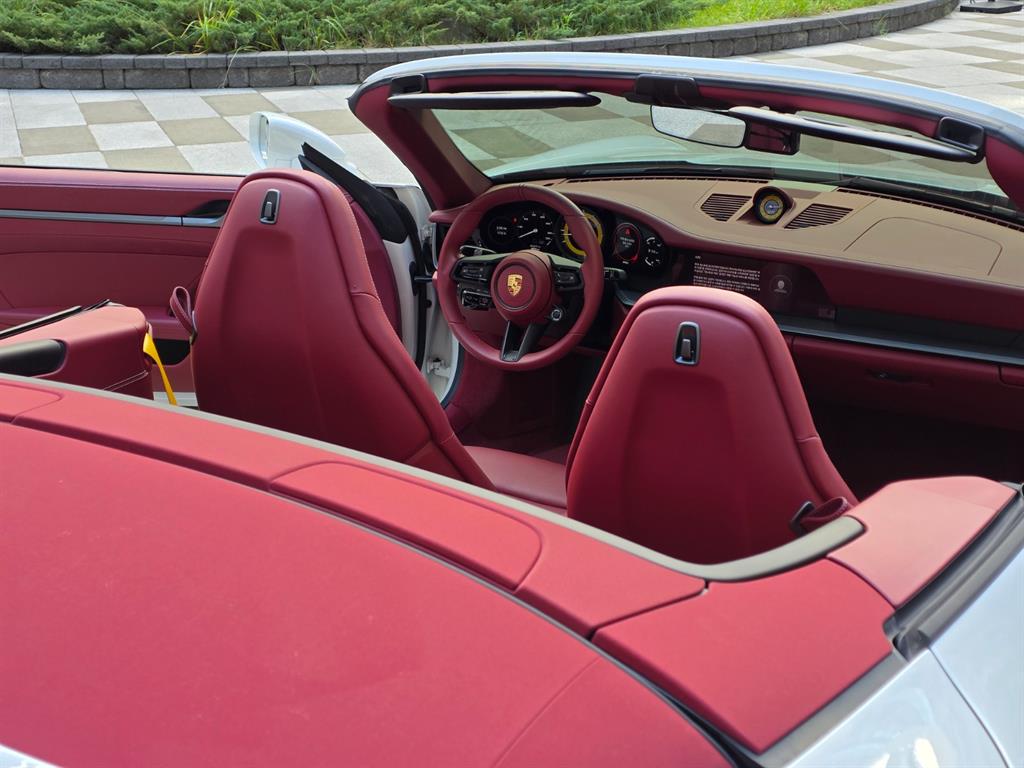 Porsche Carrera 4S Cabriolet 10