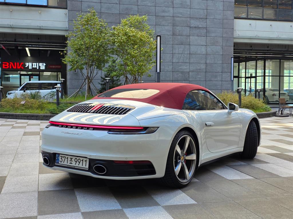 Porsche Carrera 4S Cabriolet 3