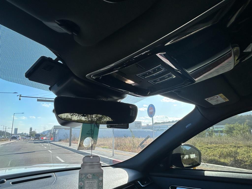 랜드로버]레인지로버 벨라 2.0 D240 R-다이나믹 SE