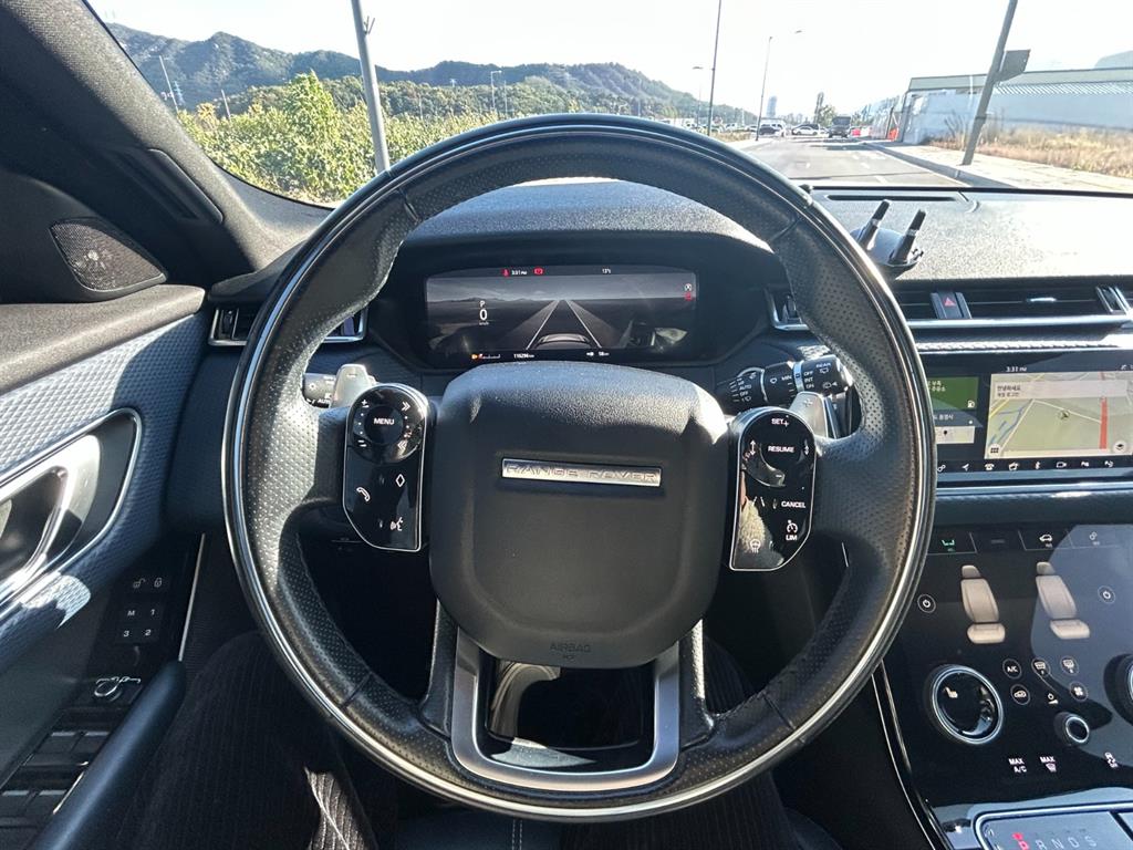 랜드로버]레인지로버 벨라 2.0 D240 R-다이나믹 SE