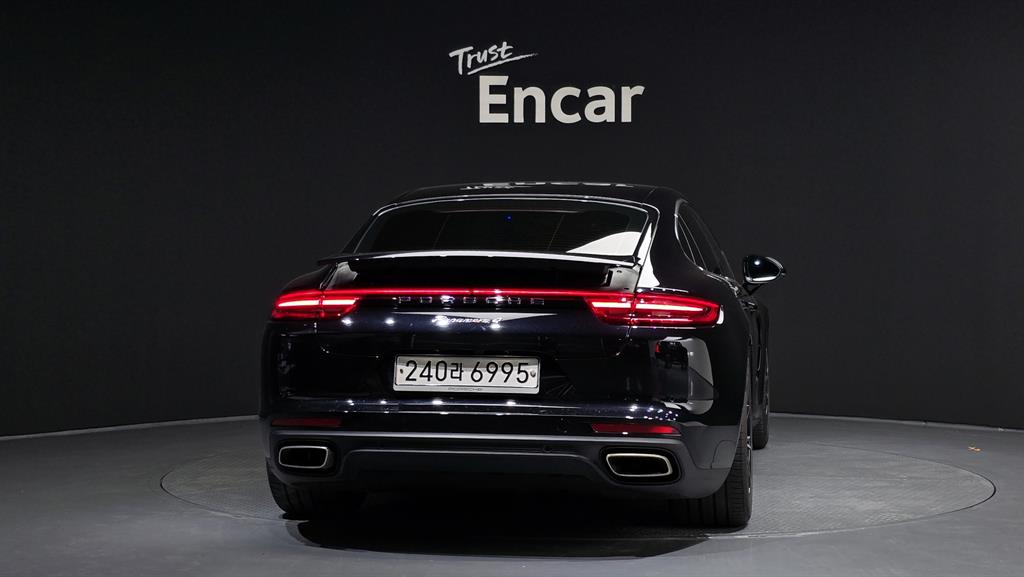 Porsche Panamera 3.0 4 5