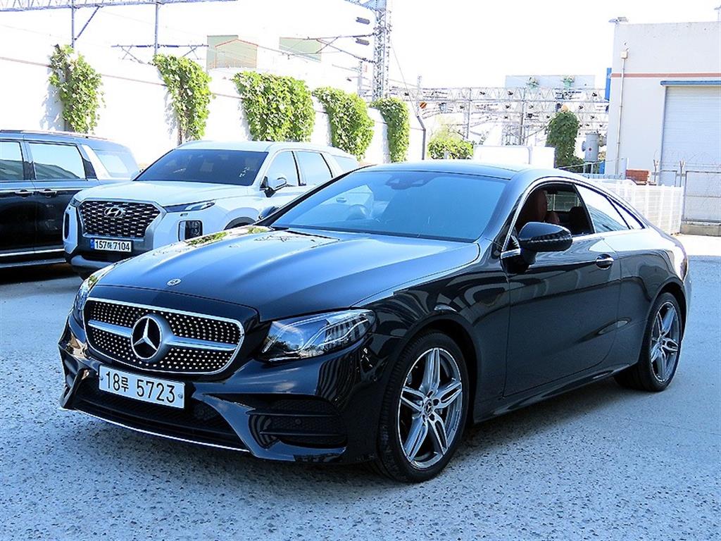 벤츠 E 클래스 E220d 쿠페 사진 2/20