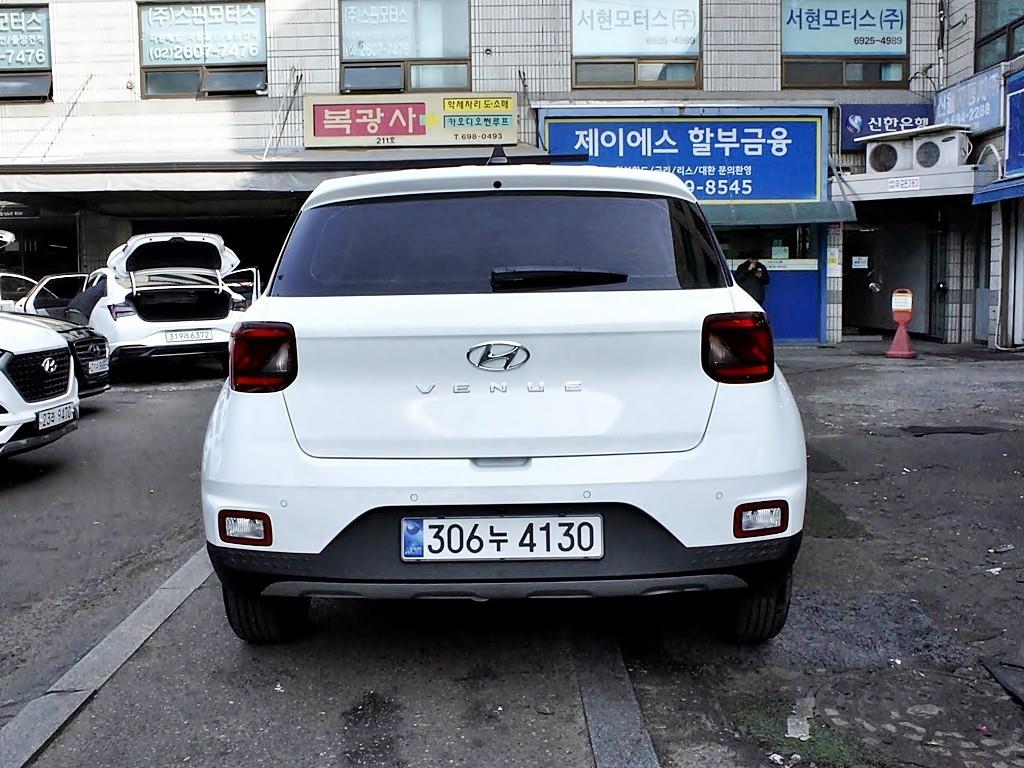 Hyundai Venue 1.6 Premium 4