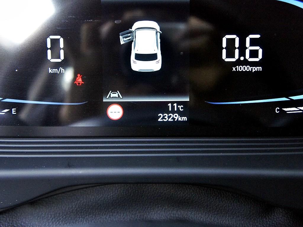 Hyundai Venue 1.6 Premium 10