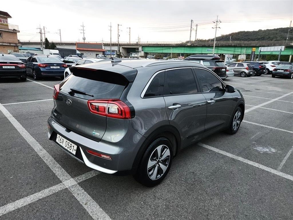Kia Niro 1.6 Hybrid Prestige 3