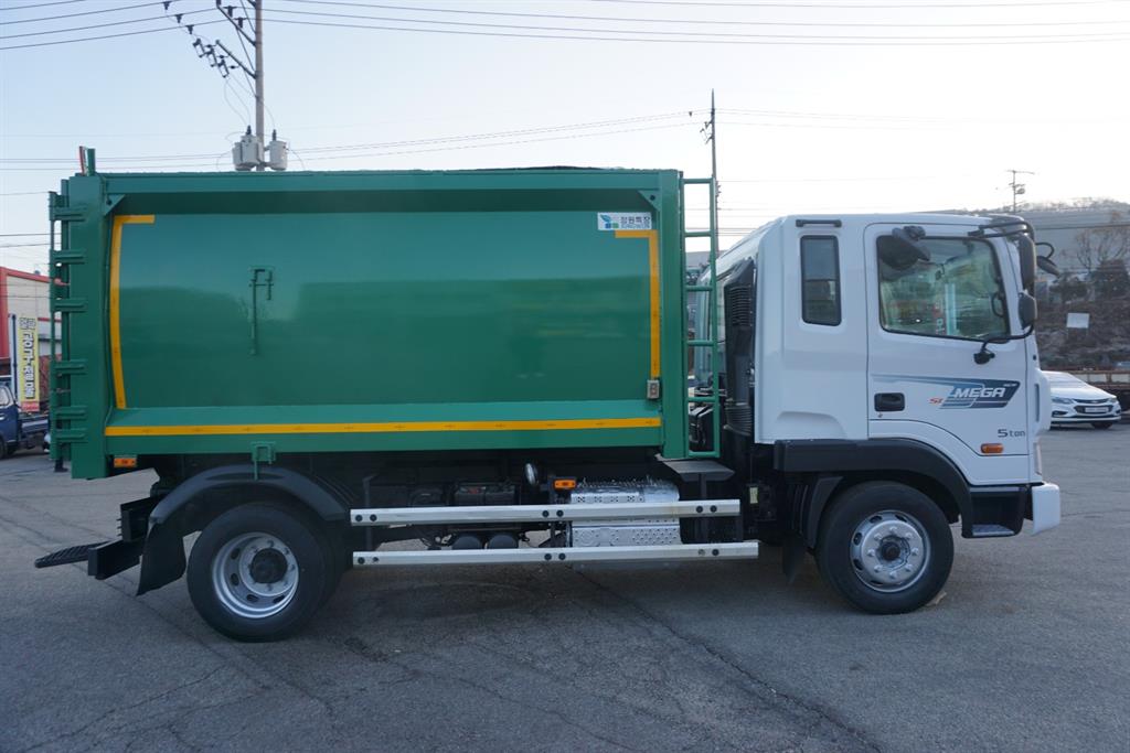 현대 압착진개 메가트럭 5.5톤 덤프식 배출 1