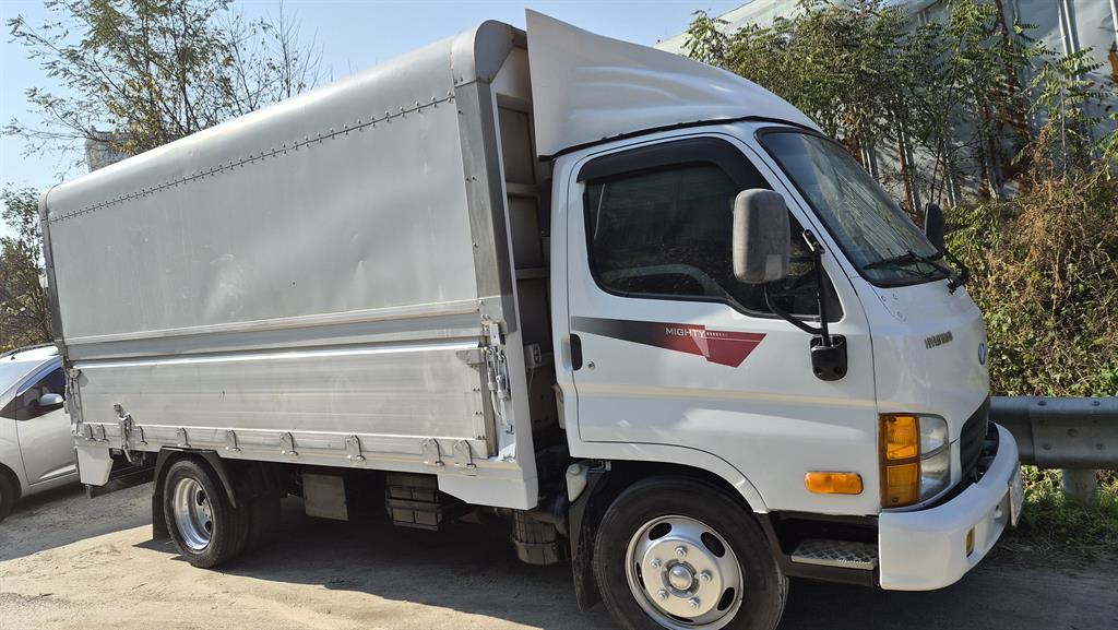 현대 마이티큐티 2톤 윙바디 일반캡 2