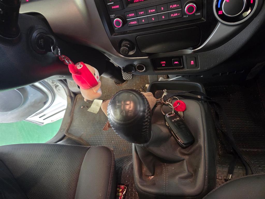 기아 봉고3 1톤 카고 LPG 9