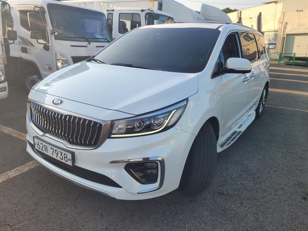 Kia Carnival Diesel Noblesse Special 2