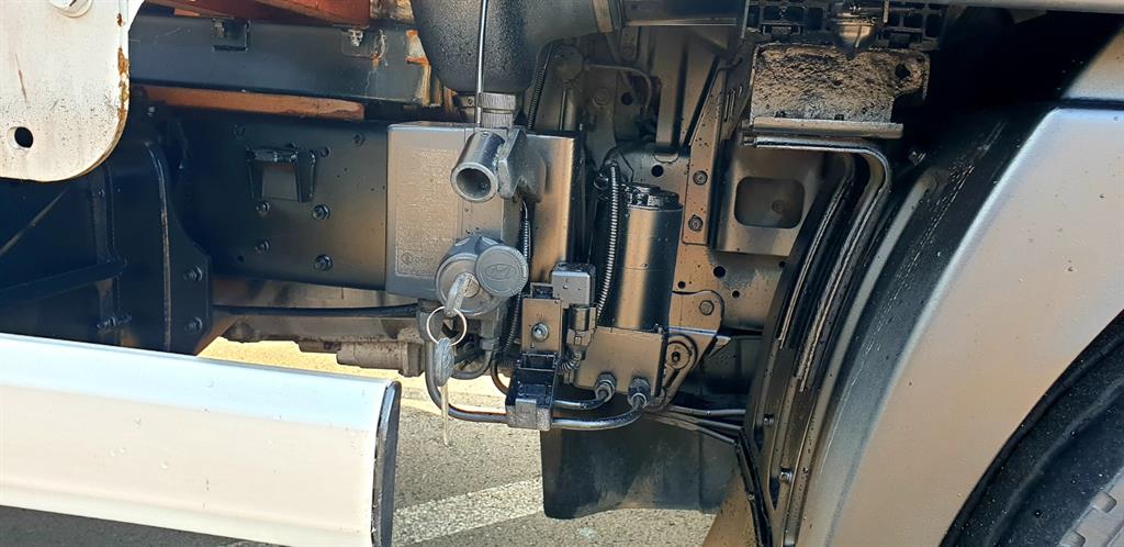 현대 메가트럭 260 단바리 카고 5톤 수동 9