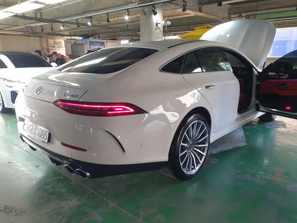 Mercedes-Benz AMG GT 4 Duo 43 4MATIC+ 4