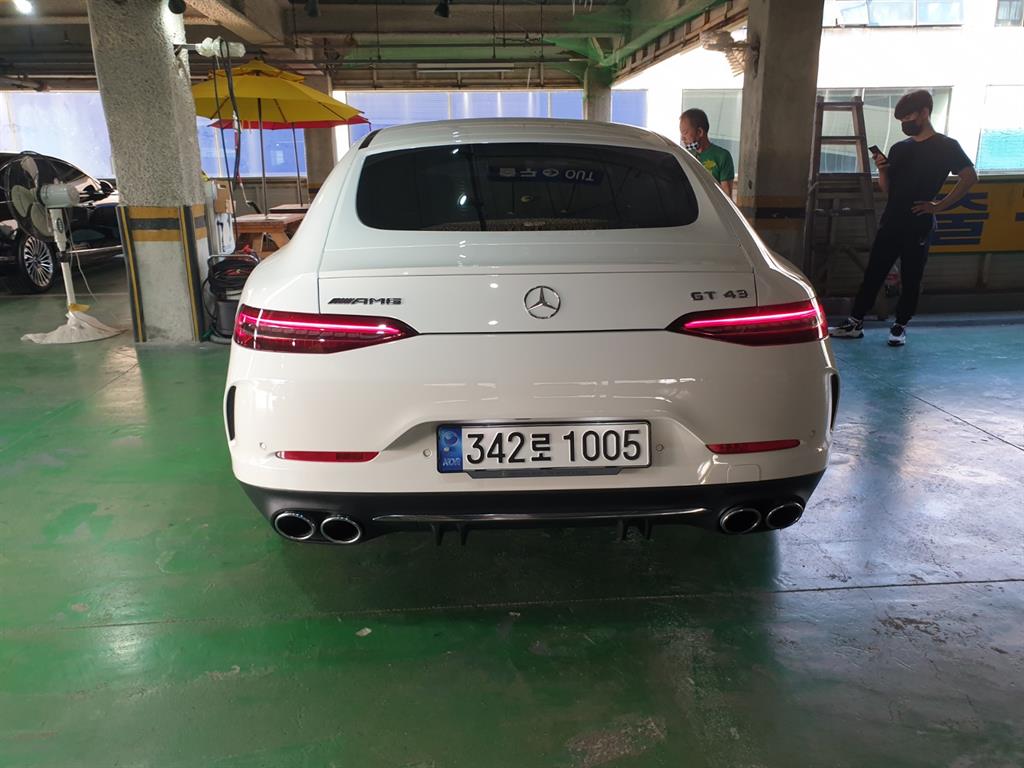 Mercedes-Benz AMG GT 4 Duo 43 4MATIC+ 3