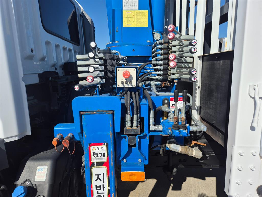 현대 카고크레인 동해기계항공 메가트럭 5톤 8