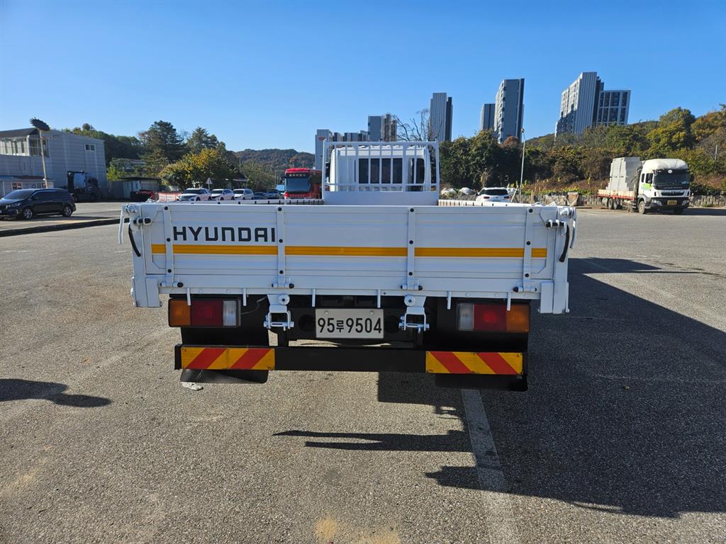 현대 메가트럭 280 카고 7.5톤 수동 3