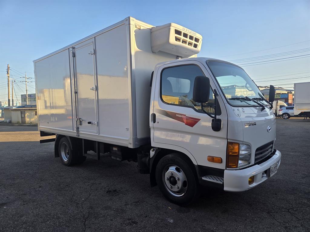 현대 마이티큐티 2.5톤 냉동탑 1