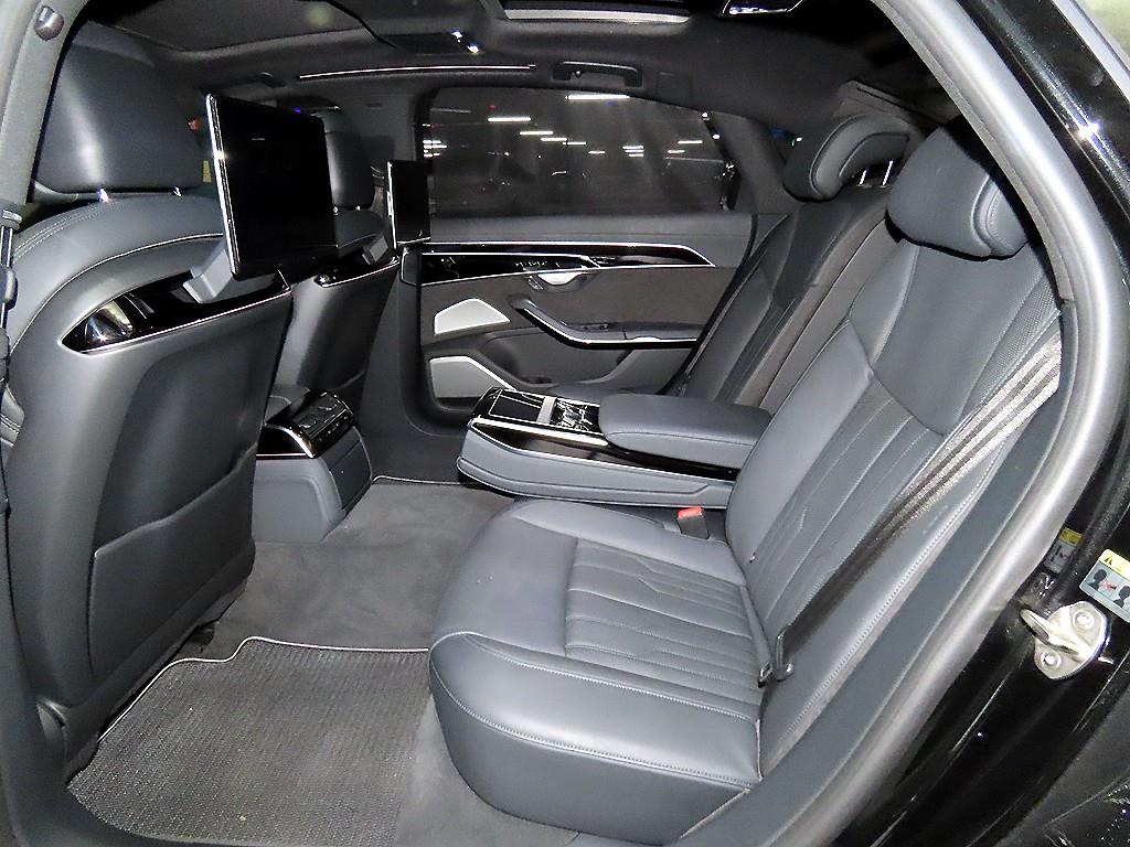 Audi A8 55 TFSI Quattro LWB 8