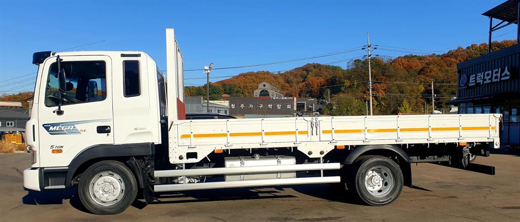 현대 메가트럭 260 단바리 카고 5톤 수동 1